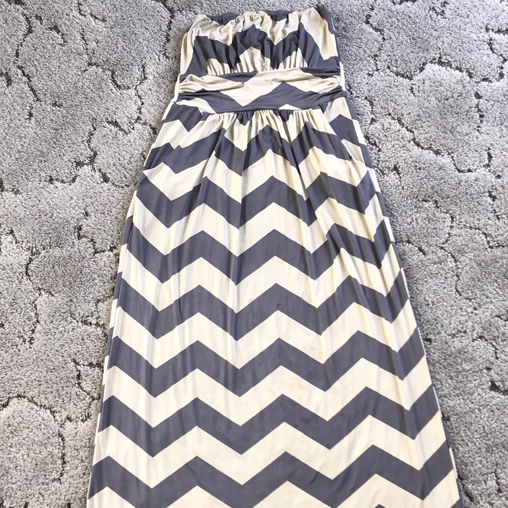 🔴SOLD-Mercari 🦄Chevron Maxi Dress Size Small - Picture 3 of 3